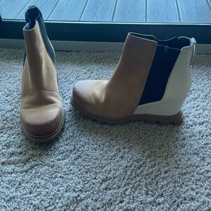 Sorel Lea wedge tricolor boot